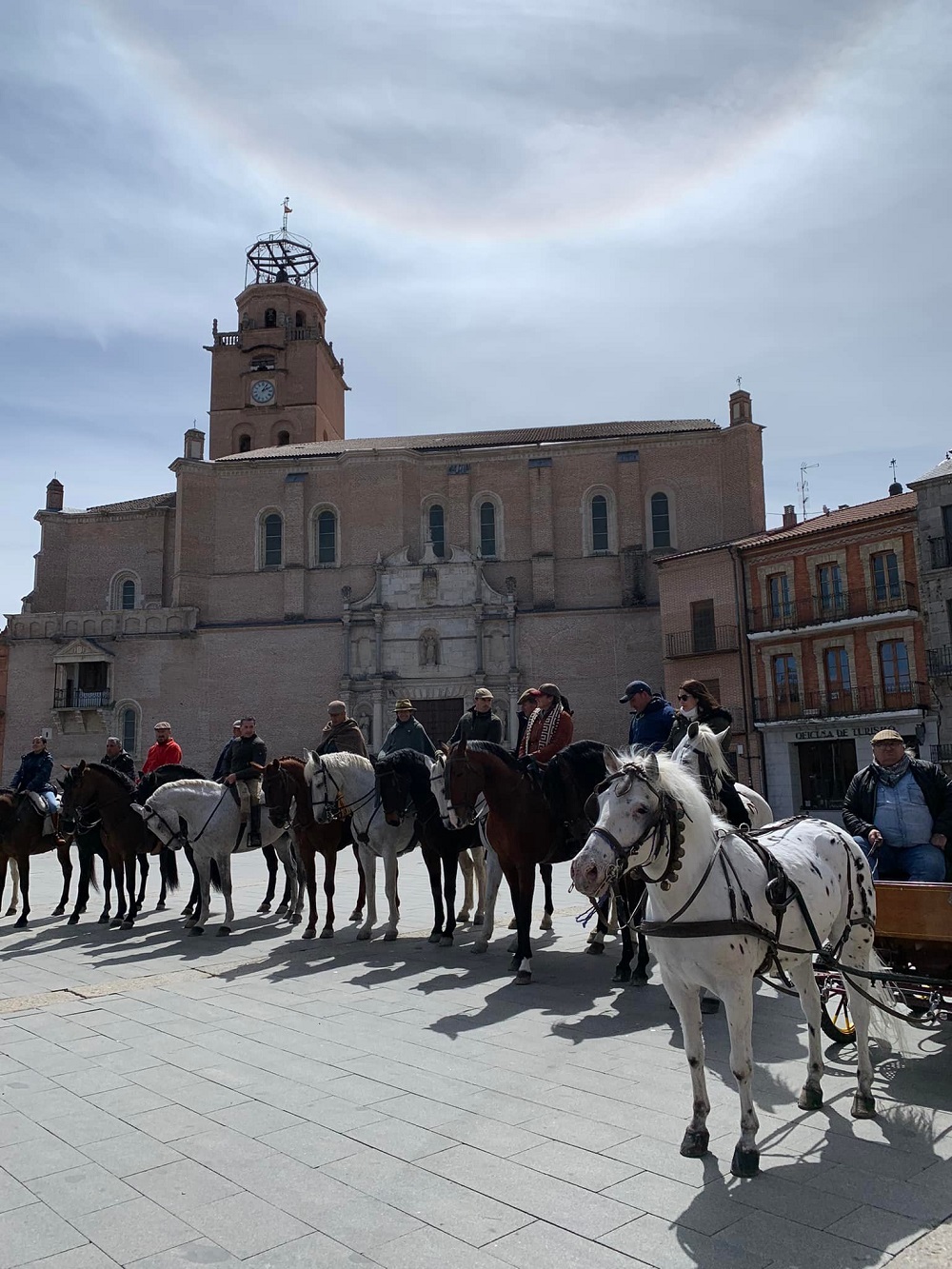 Llegan los jinetes de la Ruta Nebrisense a Medina del Campo. (REGRESAMOS)