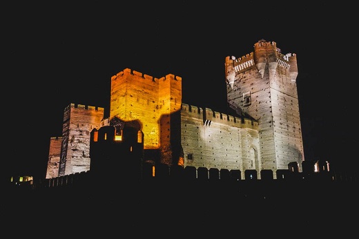 Castillo de La Mota: experiencia, horarios, precios y fotos.



Castillo de La Mota: experiencia, horarios, precios y fotos.