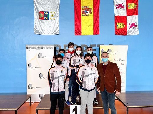 El Club de Esgrima El Duque se trae tres medallas de bronce del V Ranking Regional de Olmedo.
