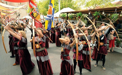 Participantes en el desfile de la Ferian Renacentista Imperial y Comunera en 2019. / F. JIMÉNEZ