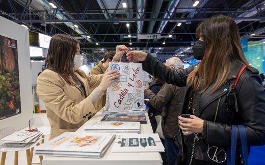 La actividad comercial en el stand de la Junta de Castilla y León en FITUR se incrementa un 30 % respecto a la feria del pasado año.