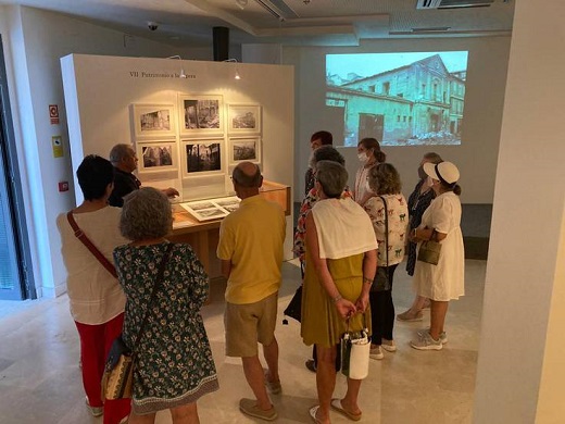 Fran jiménez explica el argumento de su exposición en el Museo de las Ferias / Cadena SER