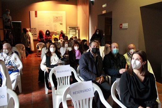 Asistentes a la apertura de una nueva sala dedicada al infante Fernando de Antequera