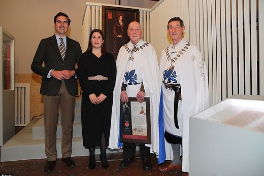 Asistentes a la apertura de una nueva sala dedicada al infante Fernando de Antequera