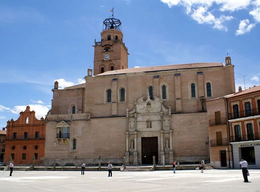 Colegiata de San Antolín, en la Plaza Mayor de Medina del Campo