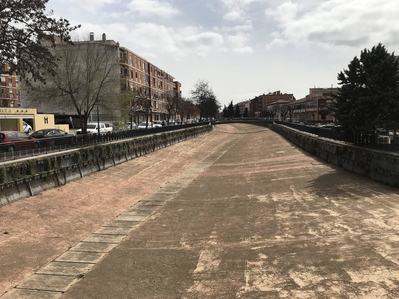 El proyecto para naturalizar el cauce del Zapardiel a su paso por Medina del Campo continúa su curso.