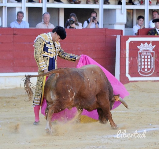 Ferrera, Urdiales y Aguado salen a hombros en Medina del Campo.