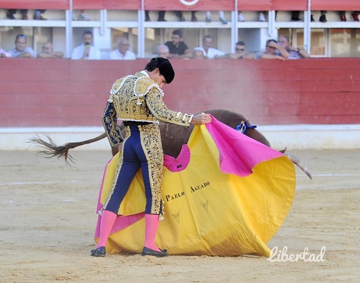 Ferrera, Urdiales y Aguado salen a hombros en Medina del Campo.