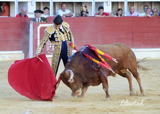 Ferrera, Urdiales y Aguado salen a hombros en Medina del Campo.