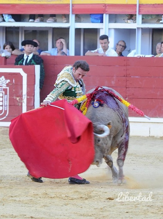 Ferrera, Urdiales y Aguado salen a hombros en Medina del Campo.