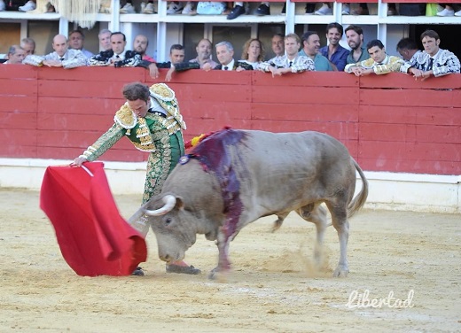 Ferrera, Urdiales y Aguado salen a hombros en Medina del Campo.