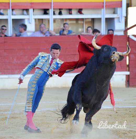 Ferrera, Urdiales y Aguado salen a hombros en Medina del Campo.