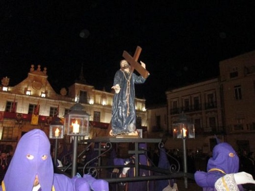 El Nazareno de la Cruz, imagen que sujeta una cara y unas manos de excelente factura del siglo XVII.