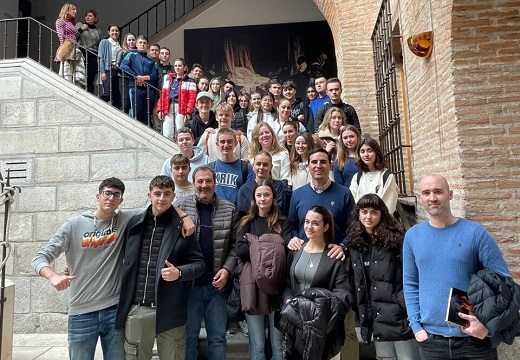 Alumnos del Instituto Emperador Carlos visitan las instalaciones del Ayuntamiento de Medina del Campo