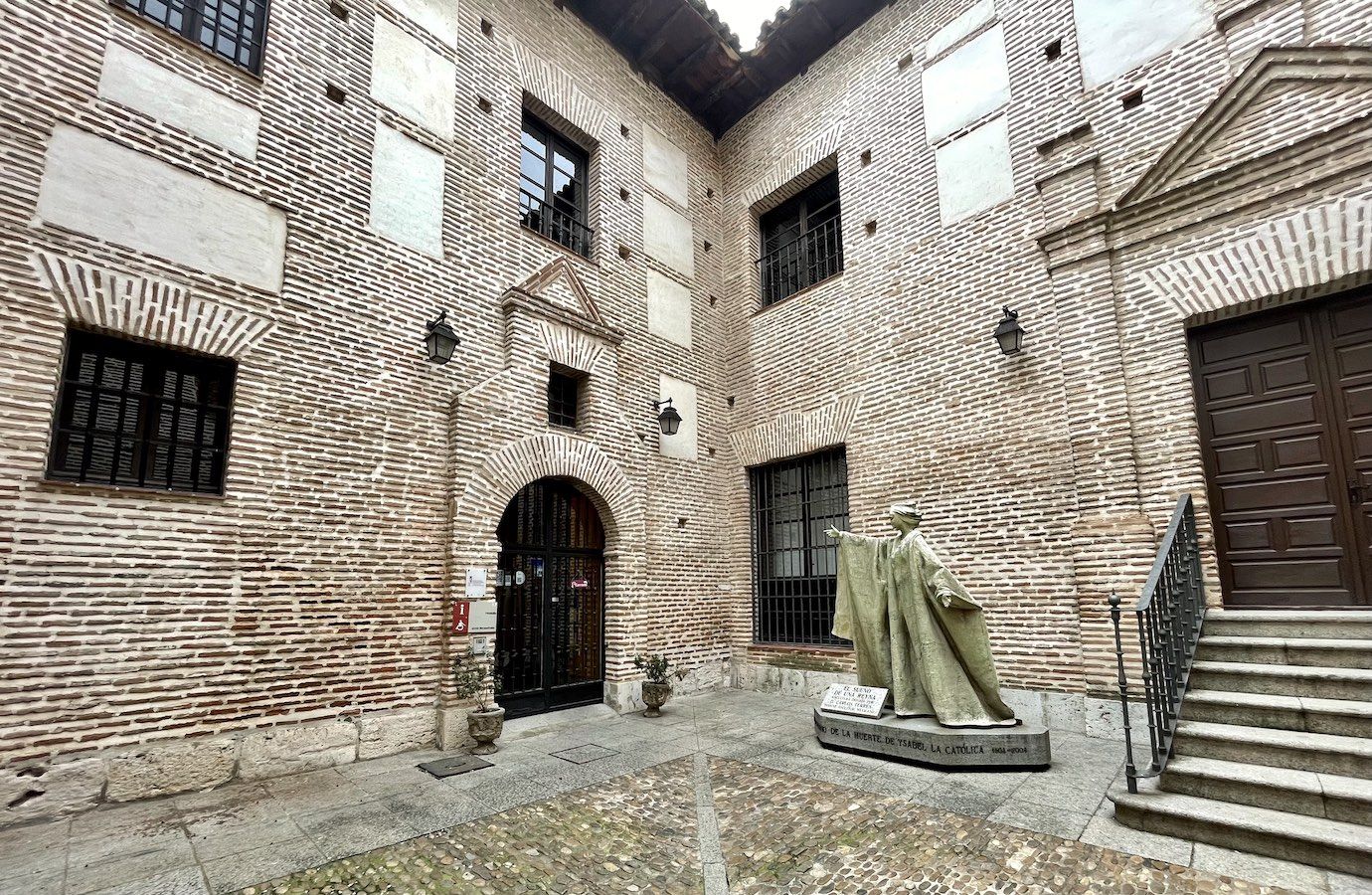 Patio de acceso al interior del Palacio Testamentario