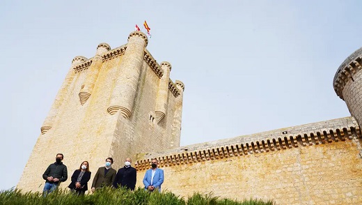 El presidente de la Junta de Castilla y León, Alfonso Fernández Mañueco; el presidente de las Cortes autonómicas, Luis Fuentes, en Torrelobatón Miriam Chacón/Ical 