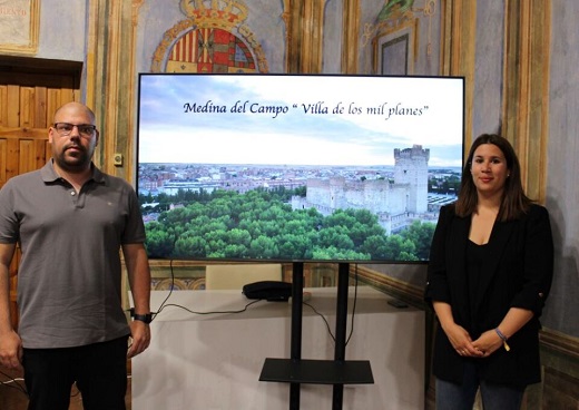 El proyecto turístico ‘La Villa de los mil planes’ cautiva la atención de dieciocho blogueros profesionales.