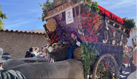 Carros engalanados en una de las fiestas.