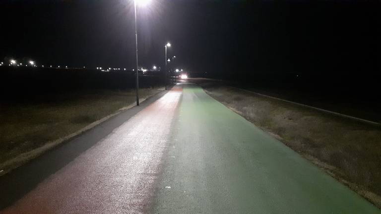 Nuevas luminarias del carril bici instaladas por la concejalía de Urbanismo de Medina del Campo / Cadena SE