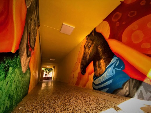 Mural en creación en el pasadizo entre el parque de Mostenses y la avenida Lope de Vega
