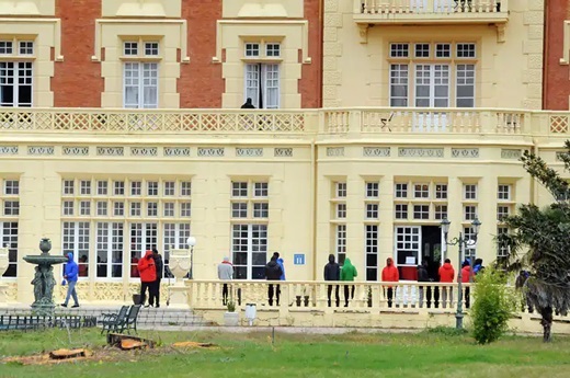 Inmigrantes realojados en el balneario de Las Salinas de Medina del Campo. R. Jiménez