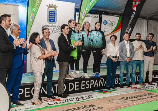 Entrega de premios del Campeonato de España de florete femenino celebrado en Medina del campo. / EL MUNDO