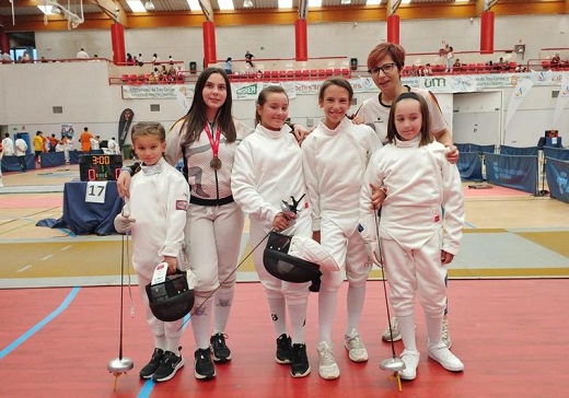 Las representantes del Club Esgrima Medina del Campo en el Campeonato de España.