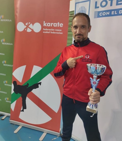 Óscar Botrán se alza con el oro en la Liga Nacional de Kárate.