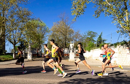 'En grupo' de Benjamín Redondo / Foto: Media Maratón y 10 km de Medina del Campo