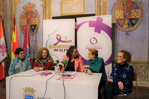 Miembros del consejo de participación junto a la concejal Patricia Carreño