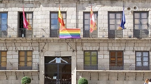 Gana Medina pide la colocación de la bandera LGTBI como se hizo en años anteriores / Cadena SER