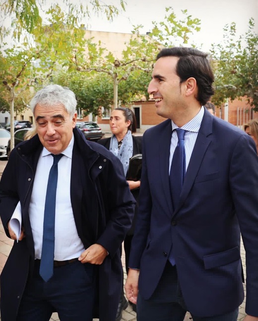 Director General del Patrimonio Cultural, Juan Carlos Prieto Vielba junto al alcalde de Medina del Campo Guzmán Gómez Alonso en las obras de restauración y rehabilitación del Hospital Simón Ruiz.