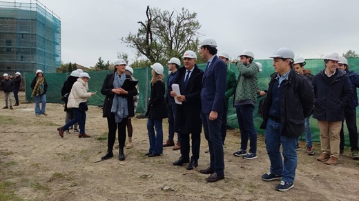 Director General del Patrimonio Cultural, Juan Carlos Prieto Vielba junto al alcalde de Meddina del Campo Guzmán Gómez Alonso en las obras de restauración y rehabilitación del Hospital Simón Ruiz. (REGRESAMOS)