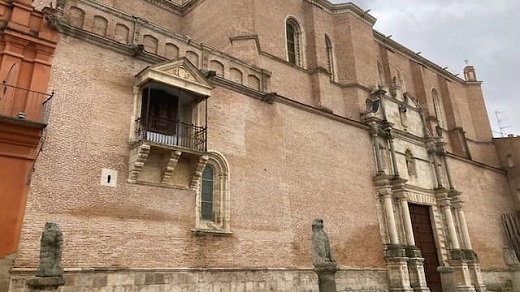Fachada de la Iglesia Colegiata de San Antolín en Medina del Campo
