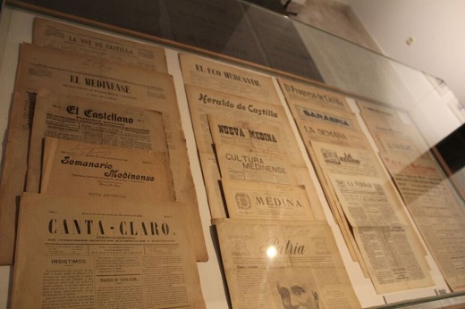 Obra destacada junto a un gramófono de la época // Museo de las Ferias y La Voz