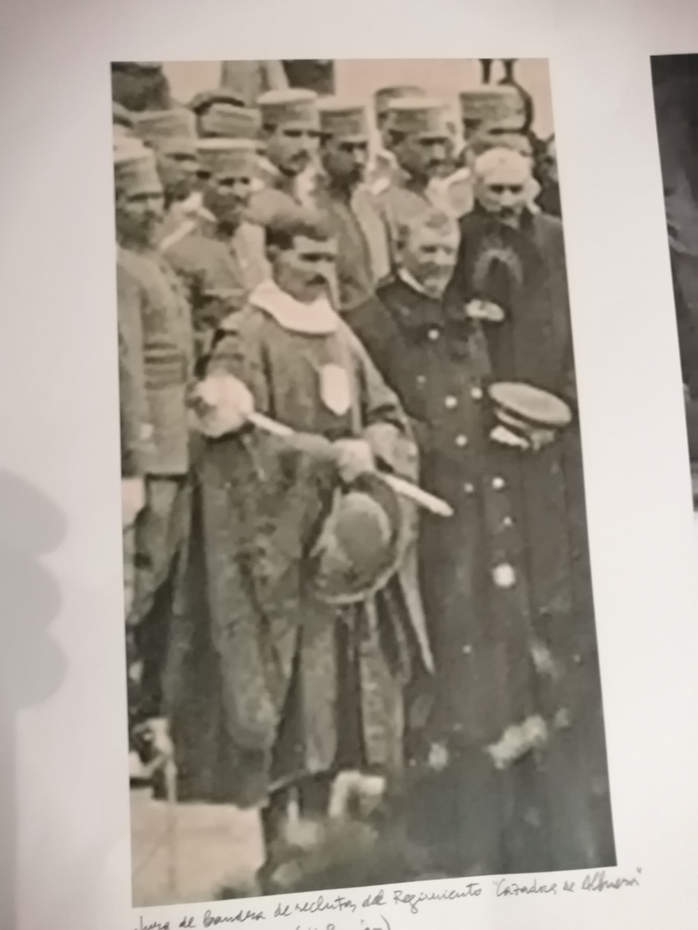 Fotografías históricas en las que aparecen los maceros con ambos trajes, antiguos y modernos. (REGRESAMOS) Fotografías históricas en las que aparecen los maceros con ambos trajes, antiguos y modernos. (REGRESAMOS)