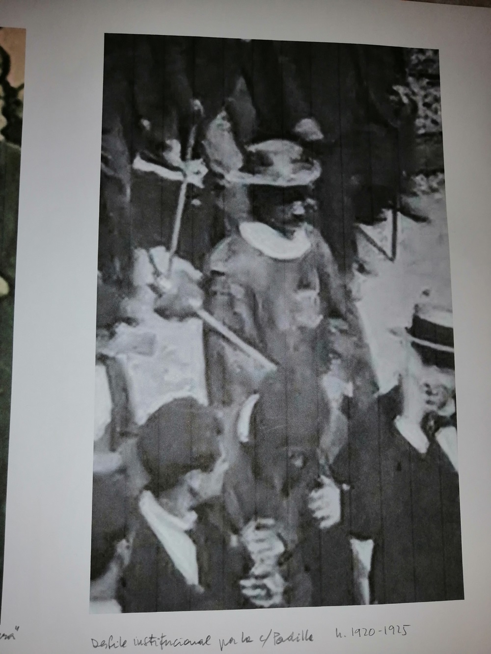 Fotografías históricas en las que aparecen los maceros con ambos trajes, antiguos y modernos. (REGRESAMOS) Fotografías históricas en las que aparecen los maceros con ambos trajes, antiguos y modernos. (REGRESAMOS)