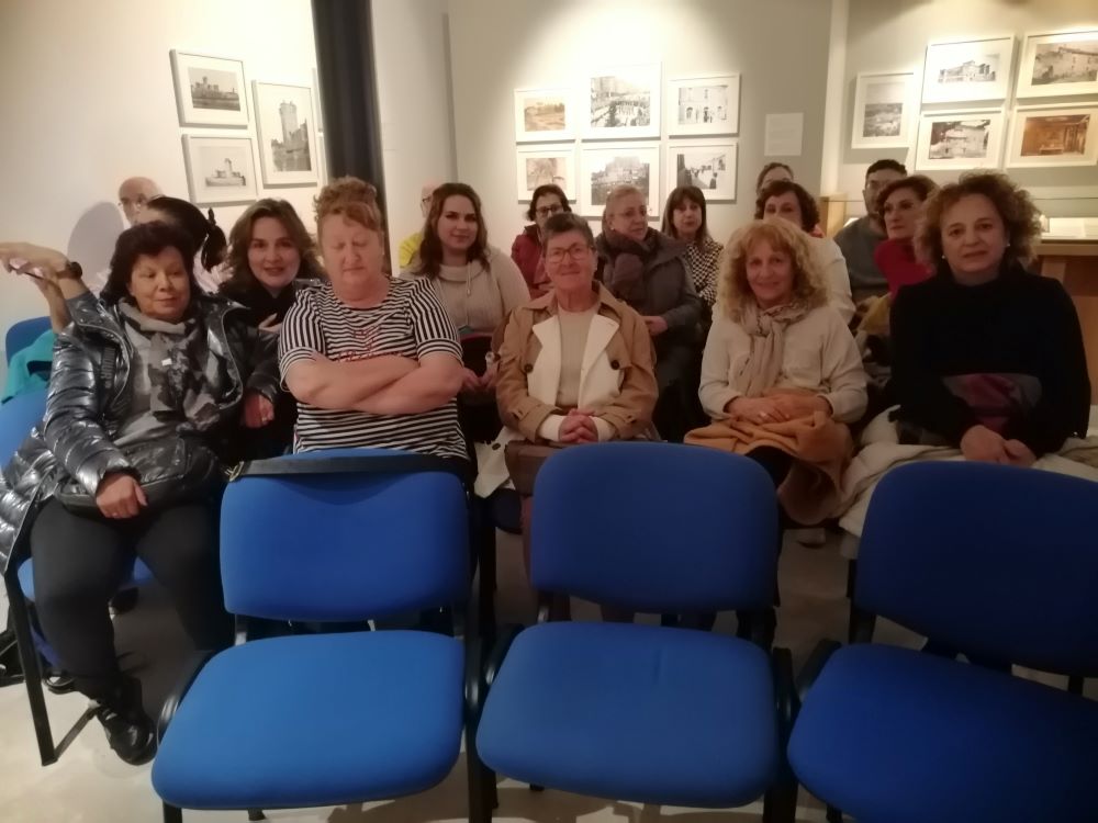 Mujeres para la Igualdad "Toisón de Oro" en la presentación de las réplicas de los trajes antiguos “gramallas” de los maceros de Medina del Campo, realizadas por la “Compañía Cristóbal de Mondragón”. (REGRESAMOS). Mujeres para la Igualdad "Toisón de Oro" en la presentación de las réplicas de los trajes antiguos “gramallas” de los maceros de Medina del Campo, realizadas por la “Compañía Cristóbal de Mondragón”. (REGRESAMOS).