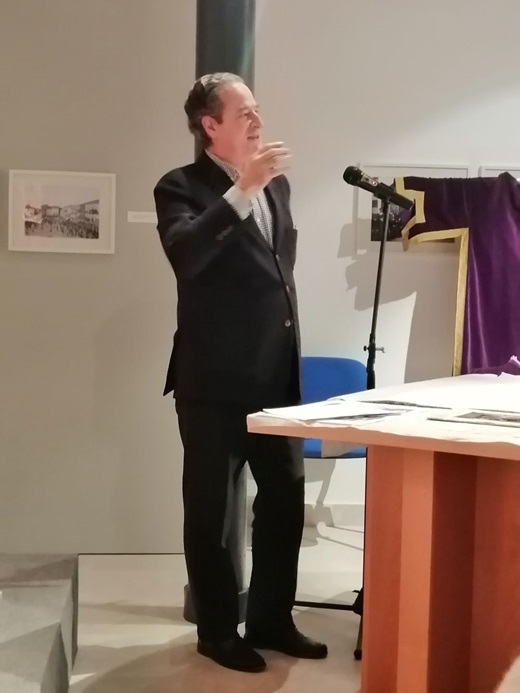D. Antonio Sánchez del Barrio, Director del Museo de las Ferias de Medina del Campo, en la presentación de las réplicas de los trajes antiguos de los maceros de Medina del Campo