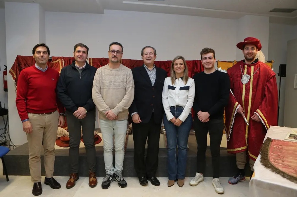 Autoridades que han estado en la presentación de las réplicas de los trajes antiguos de los maceros de Medina del Campo. . (REGRESAMOS) Autoridades que han estado en la presentación de las réplicas de los trajes antiguos de los maceros de Medina del Campo. . (REGRESAMOS)