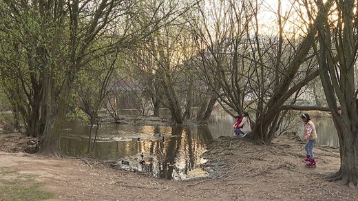 El río Arlanzón a su paso junto a la Catedral de Burgos y El Espolón REPOR