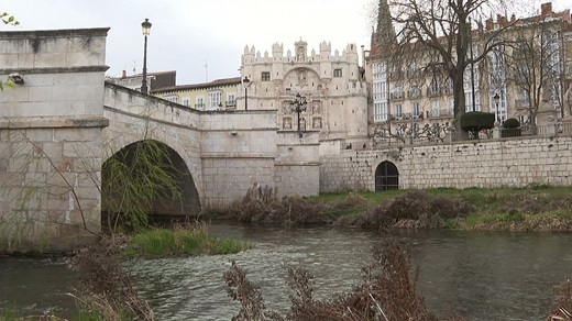 El río Arlanzón a su paso junto a la Catedral de Burgos y El Espolón REPOR