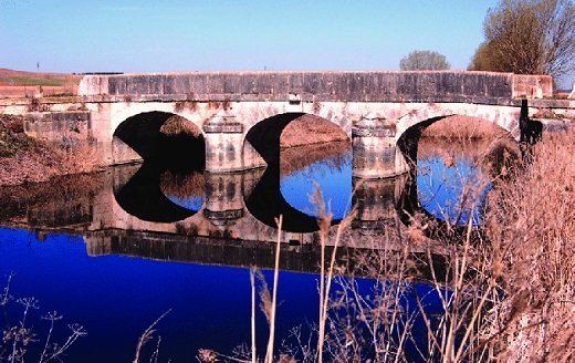 El puente Zofraga, sobre el río Zapardiel. Fotografía participante en el concurso de fotografía de la fiesta de la Vendimia 2021, Ana Mª Gallego Martínez.