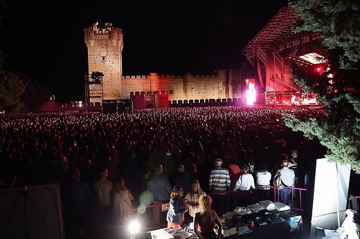 Insuperable marco para un David Bisbal increíble en el castillo de la Mota de Medina del Campo - 2023