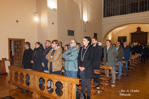 MISA DE DESPEDIDA AL CRISTO PRESO Ecce Homo o Cristo Preso
Ricardo Flecha Barrio. AÑO: 1990.Junta Semana Santa (Cesión Coleccionista privado)
Se trata de una representación del Ecce Homo, cuya expresividad trasluce los aspectos más patéticos de la pasión de Cristo.