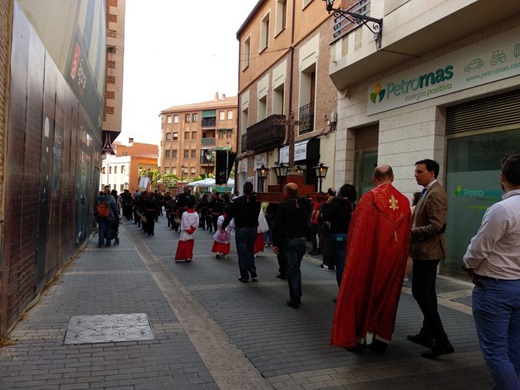 Medina del Campo celebra la procesión de la Cruz de Mayo.