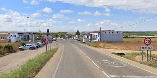 Entrada a Serrada desde la carretera de Valladolid – Destino Castilla y León