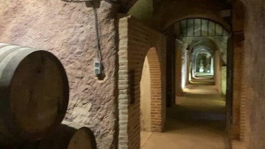 Interior de la bodega subterránea de Bodegas de Alberto – Destino Castilla y León