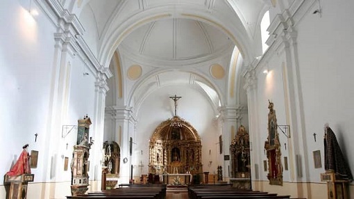 Interior de la iglesia de San Pedro de Serrada – Imagen de la Guía Repsol
