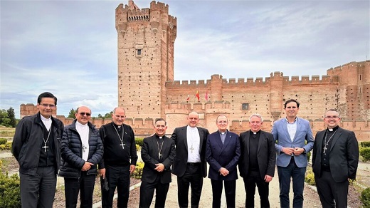 La Comisión asiste al Castillo de la Mota junto a Guzmán Gómez